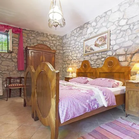 Holiday home Kruzic Kuca Grizane-Belgrad